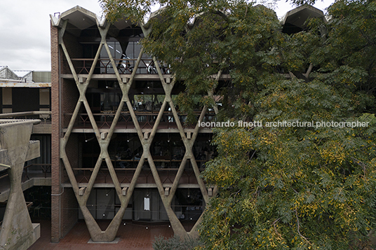 facultad de arquitectura de la um enrico tedeschi