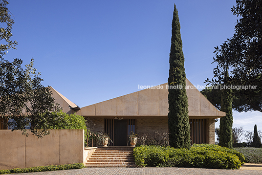estancia catalunia bosshard vaquer architekten